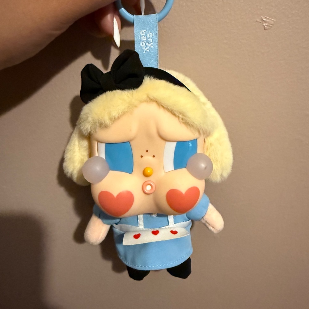 Crybaby Alice - Picture 2 of 3